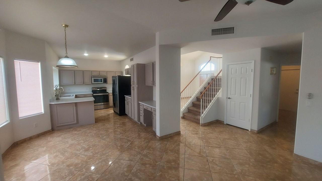 6102 W Fallen Leaf Ln - Photo 6 of 17