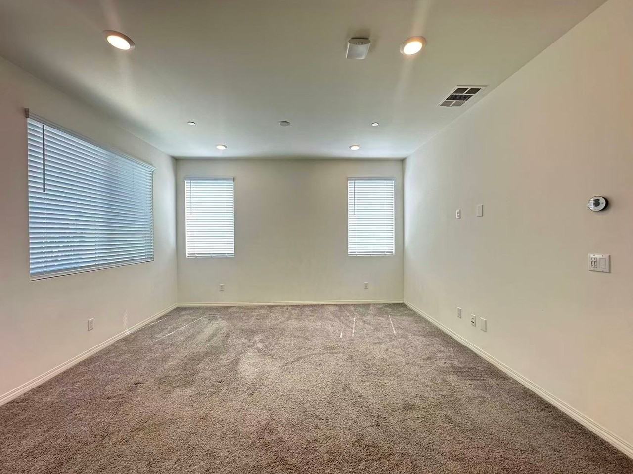 16043 Huckleberry Ave - Photo 4 of 20