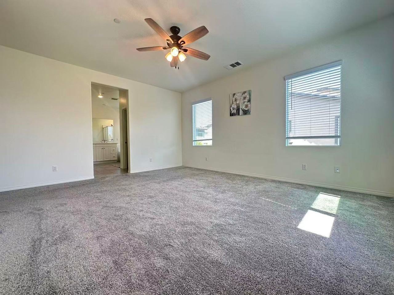16043 Huckleberry Ave - Photo 5 of 20