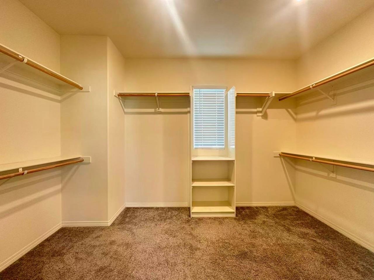 16043 Huckleberry Ave - Photo 6 of 20