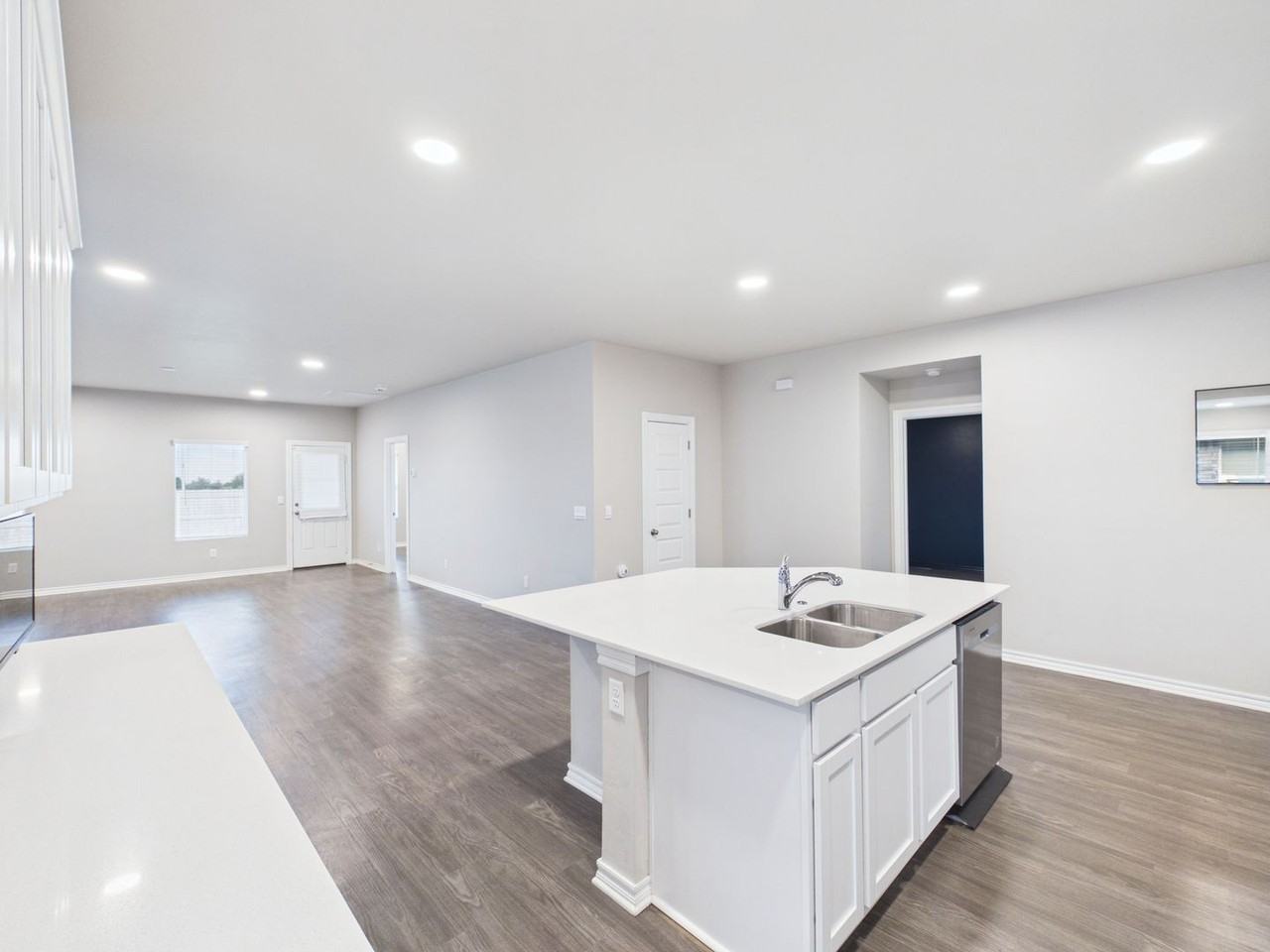 7604 Sw Grant Ave - Photo 4 of 35