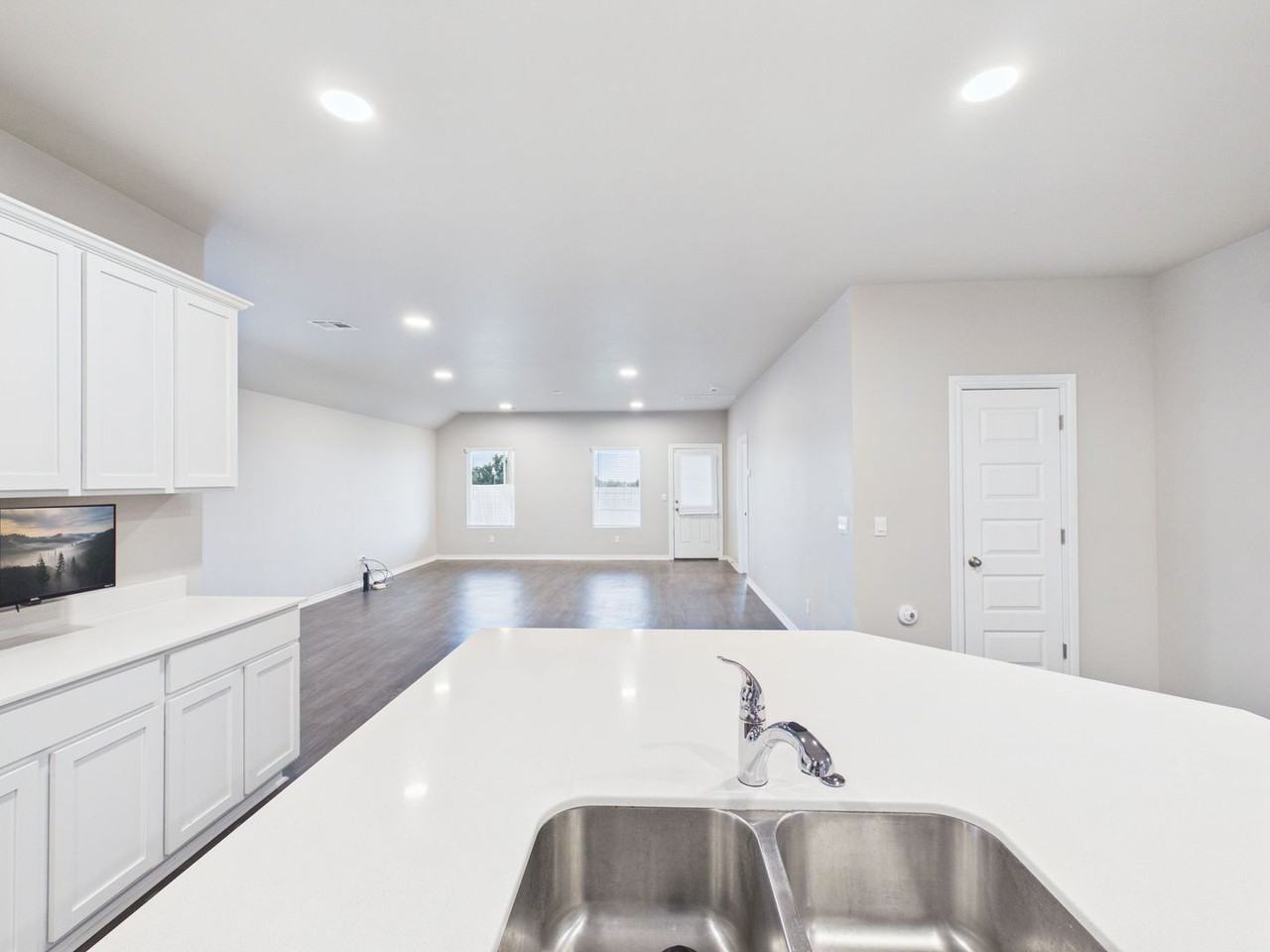 7604 Sw Grant Ave - Photo 7 of 35