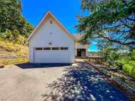 featured image of 542 E Spring St