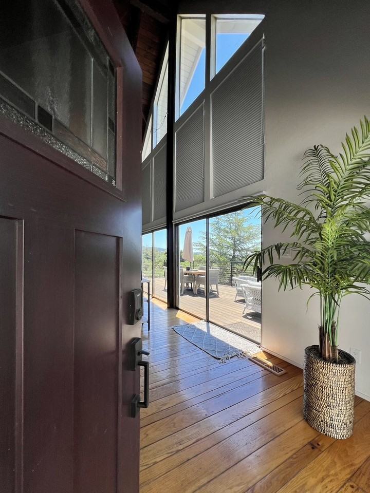 542 E Spring St - Photo 5 of 38