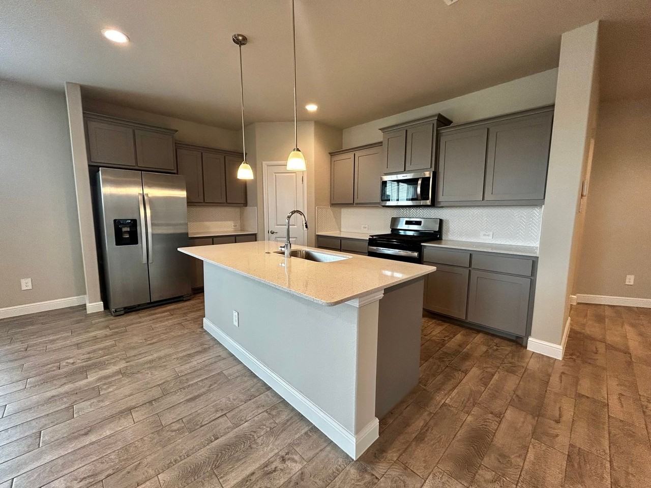 16028 Bronte Ln - Photo 7 of 31