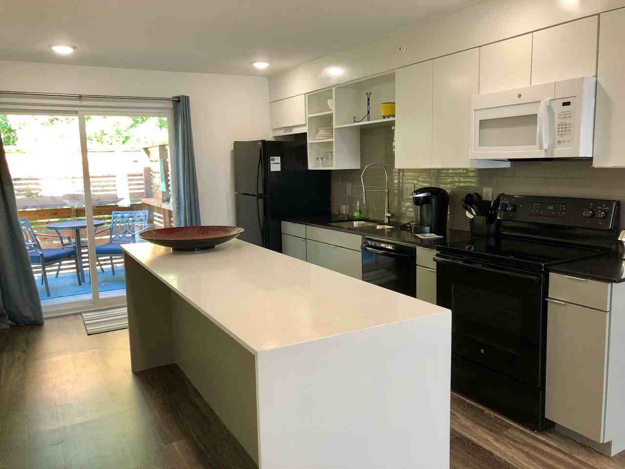 Modern 1540 - Photo 2 of 10