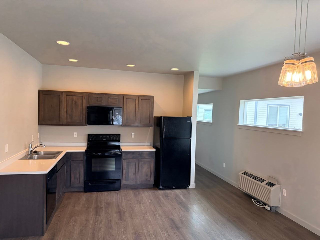 897 Cottonwood Rd - Photo 2 of 8
