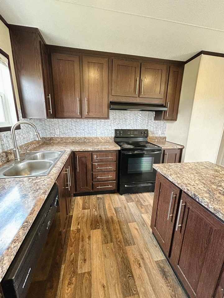 3000 Lee Road 10 - Photo 7 of 14
