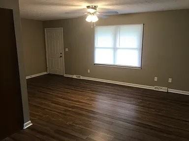 693 Lakeshore Pkwy - Photo 2 of 17