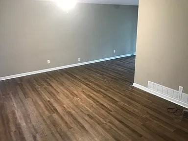 693 Lakeshore Pkwy - Photo 3 of 17