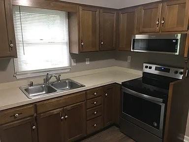 693 Lakeshore Pkwy - Photo 5 of 17