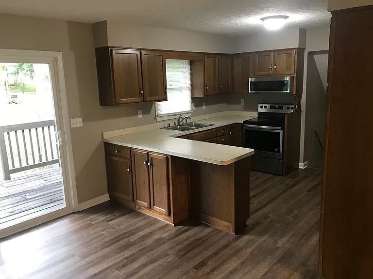 693 Lakeshore Pkwy - Photo 7 of 17