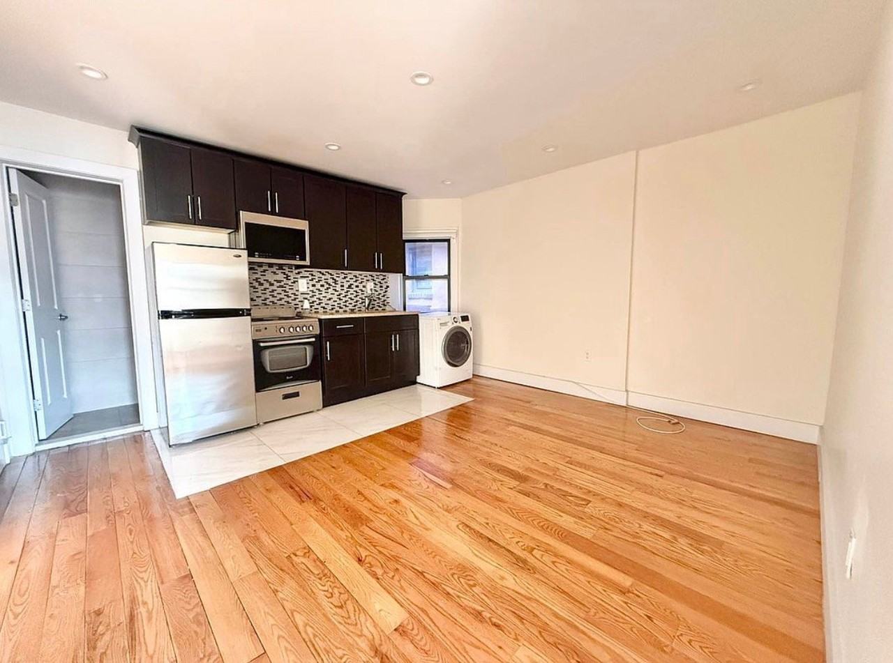 24 Rogers Ave #4C