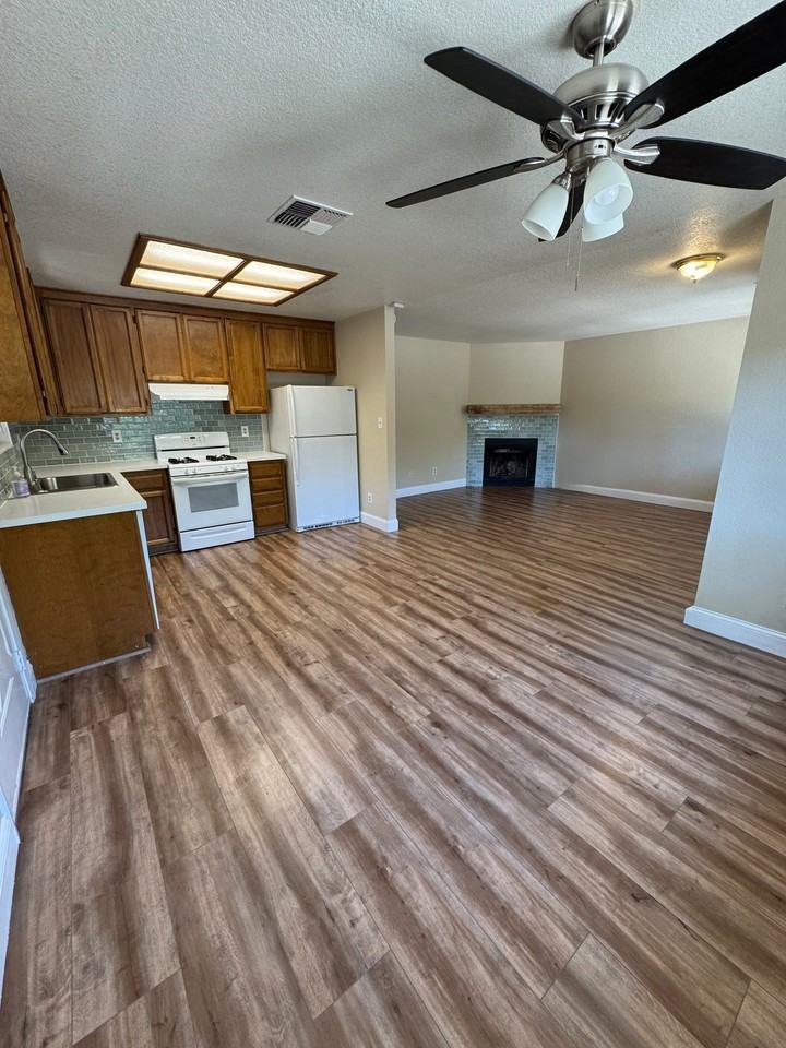 4240 55th St - Photo 3 of 20