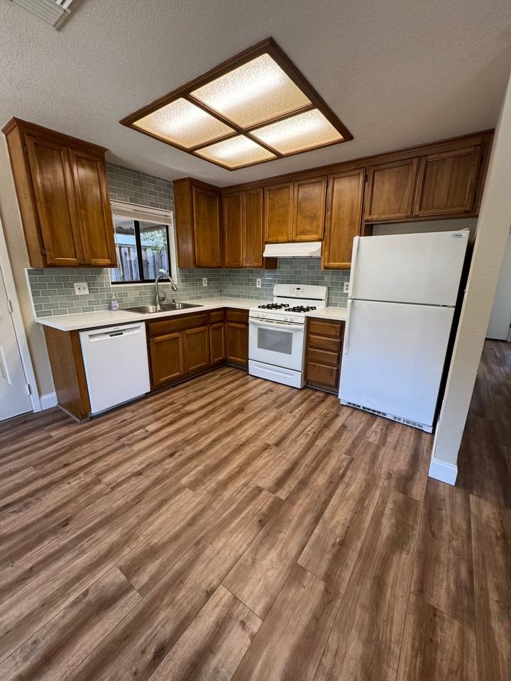 4240 55th St - Photo 4 of 20