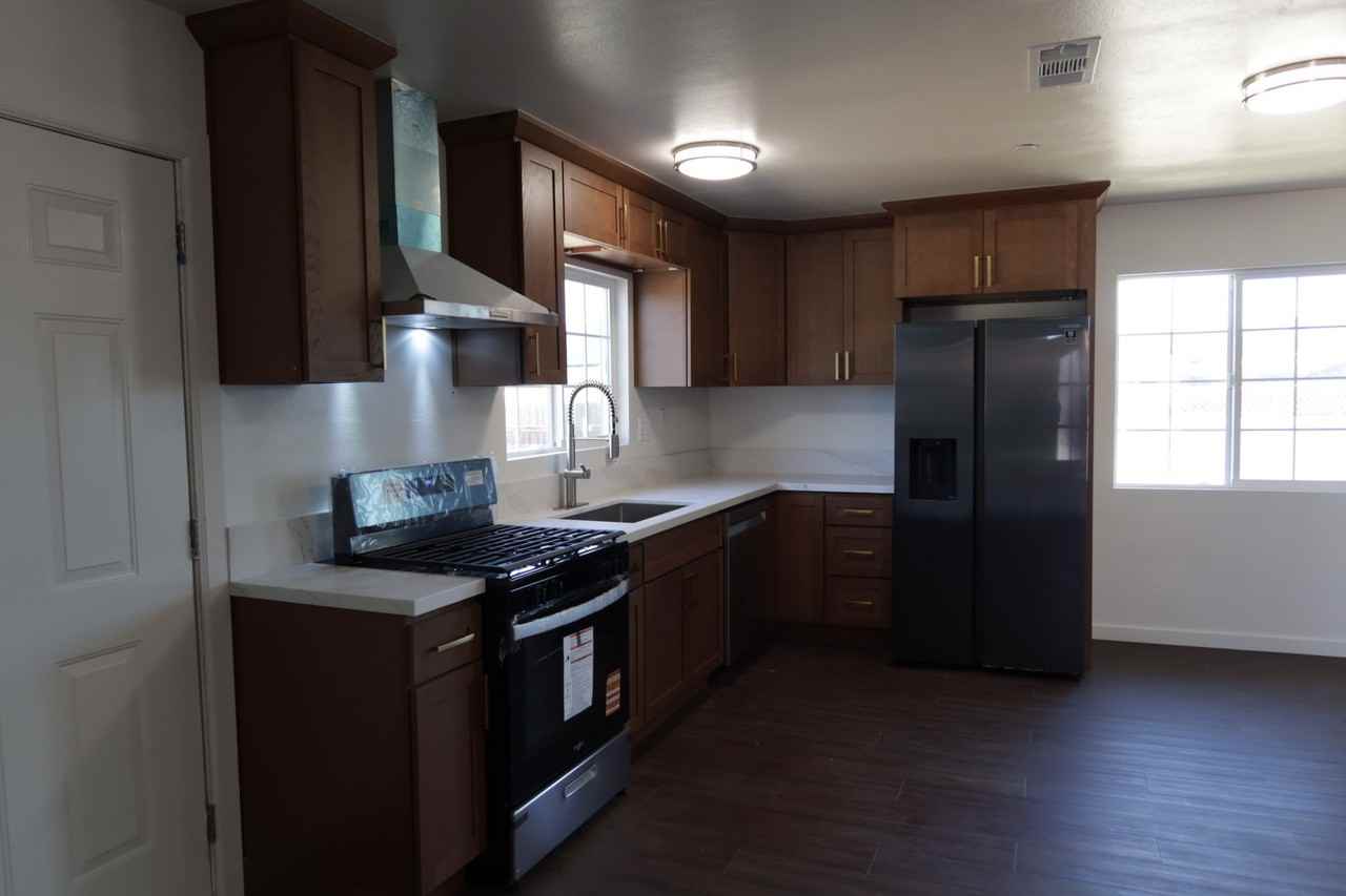 22144 1/2 De Berry St - Photo 3 of 17