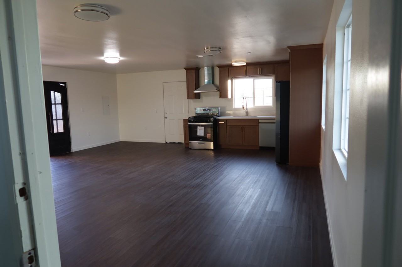 22144 1/2 De Berry St - Photo 4 of 17