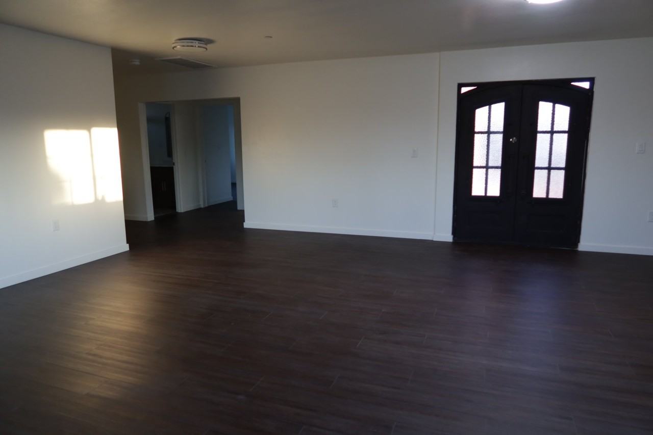 22144 1/2 De Berry St - Photo 5 of 17