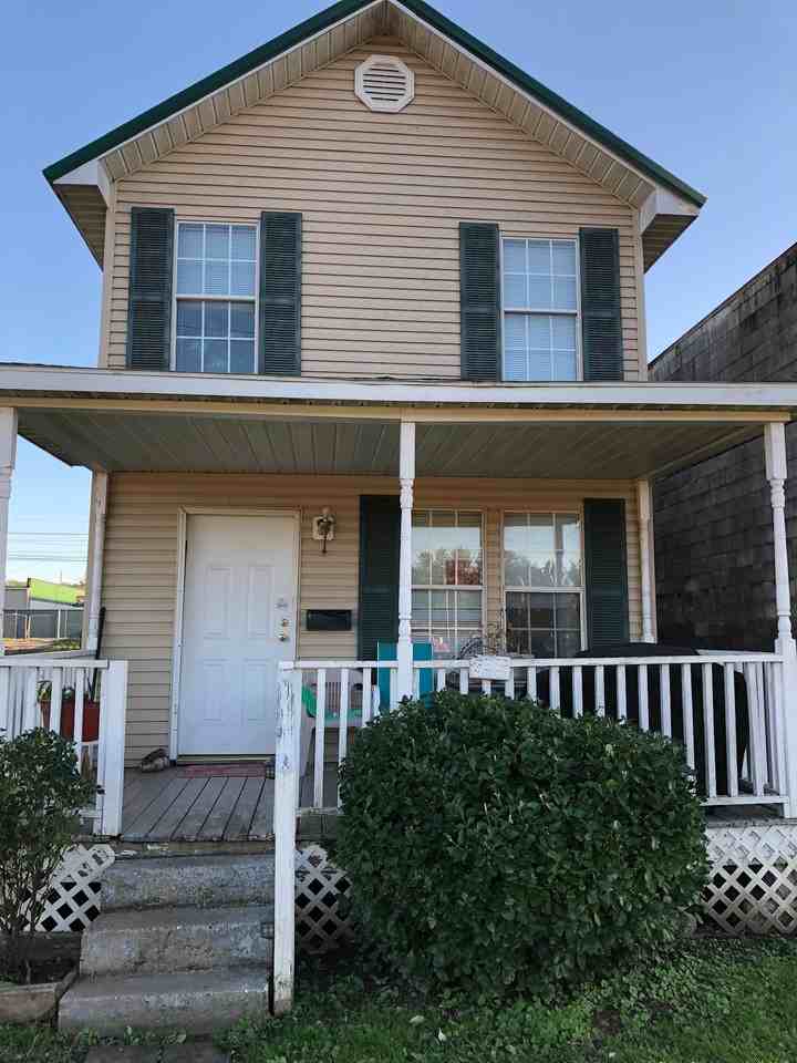 335 3rd Ave W - Photo 2 of 3