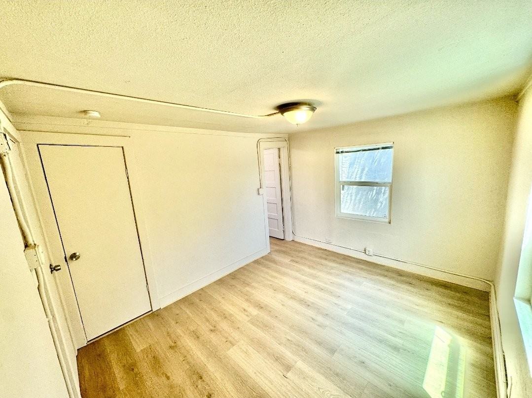 528 1/2 Park Ln - Photo 2 of 8