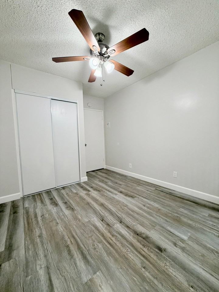 12414 Dunrobin Ave #5 - Photo 6 of 11