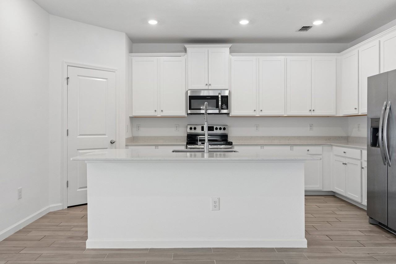 5637 Sw 93rd St - Photo 5 of 20