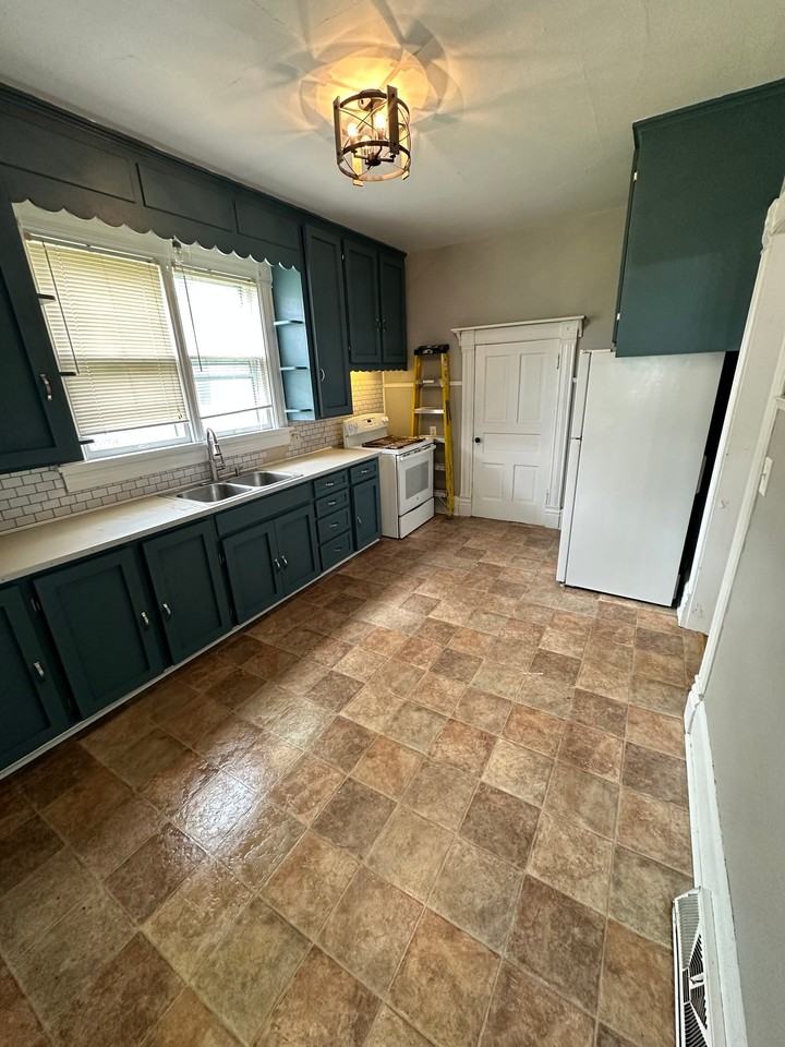 204 Bly St #1