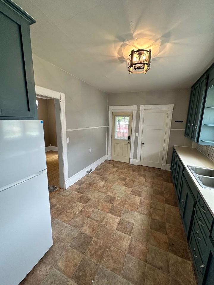 204 Bly St #1 - Photo 2 of 8
