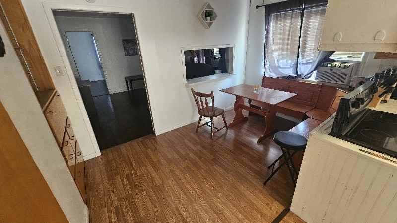 1219 Berkley Ave - Photo 4 of 10