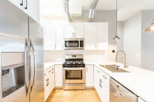 1470 W Webster Ave #201 - Photo 1 of 1