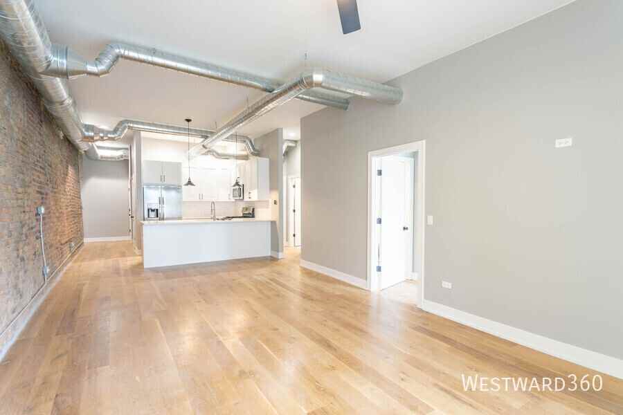 1470 W Webster Ave #201 - Photo 3 of 11