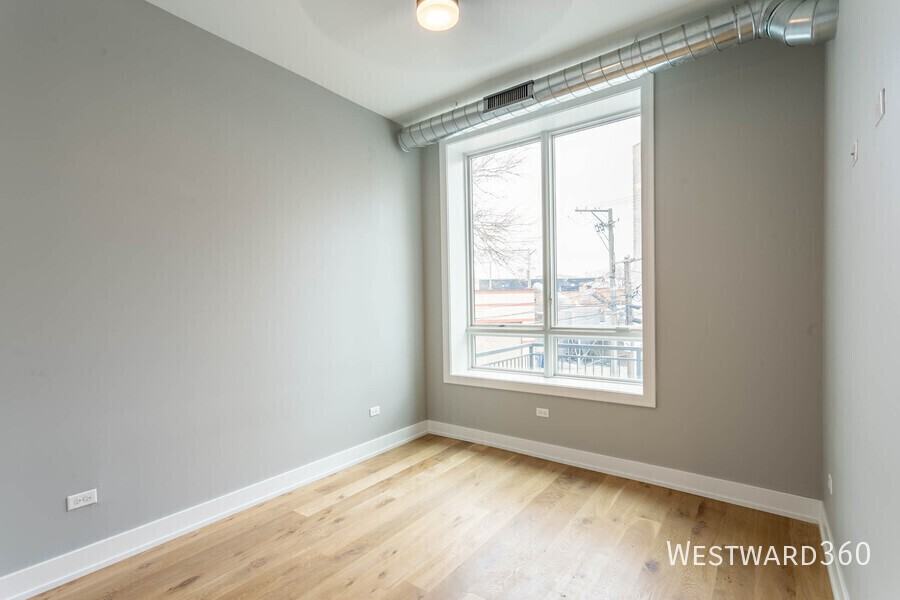 1470 W Webster Ave #201 - Photo 4 of 11