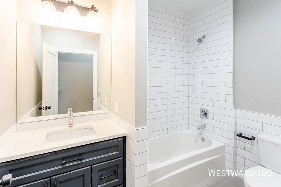 1470 W Webster Ave #201 - Photo 6 of 11