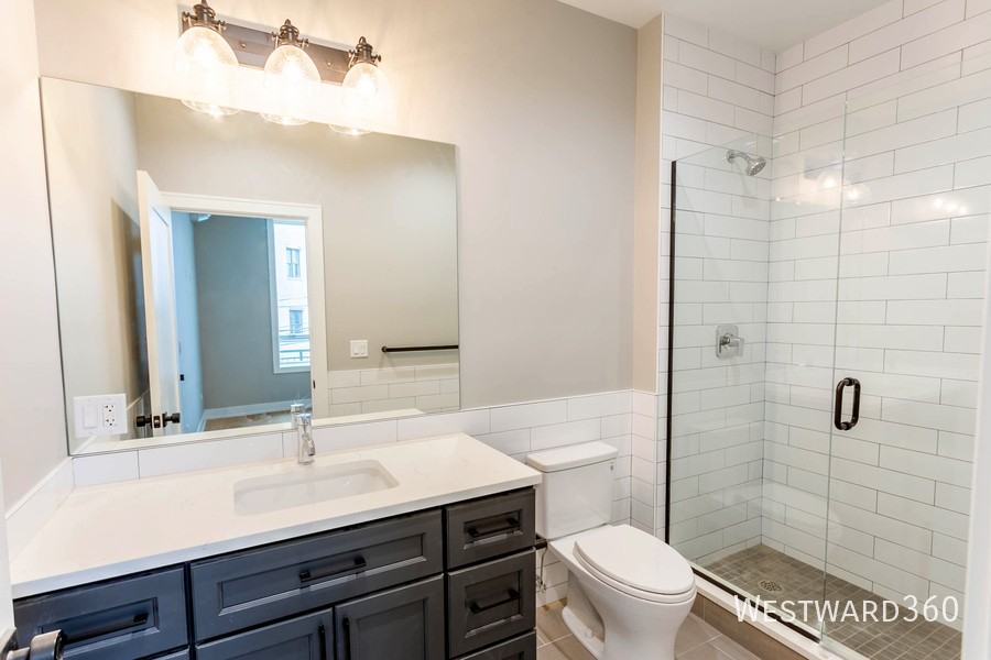 1470 W Webster Ave #201 - Photo 7 of 11