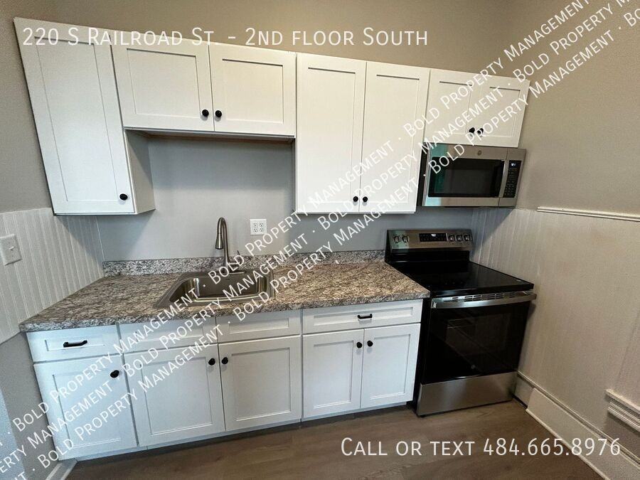 220 S Railroad St #2ndFLSOUTH - Photo 4 of 12