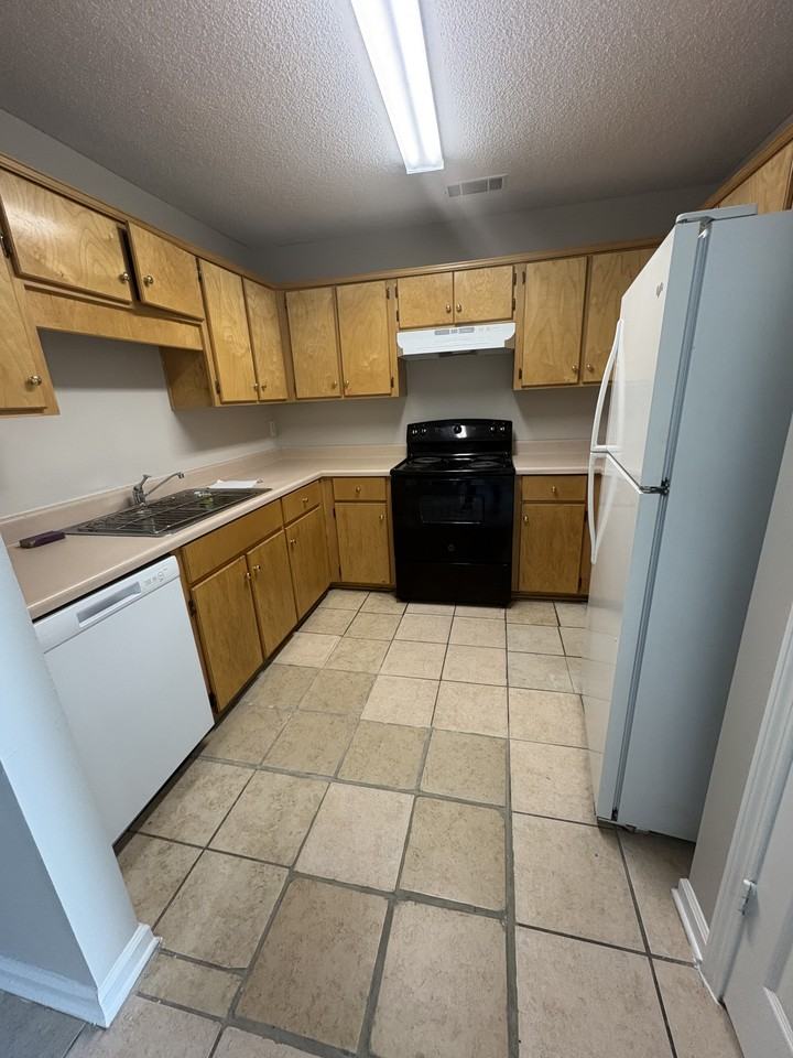 109 Drew Cir - Photo 2 of 20