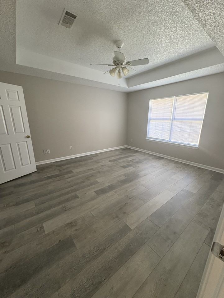 109 Drew Cir - Photo 3 of 20