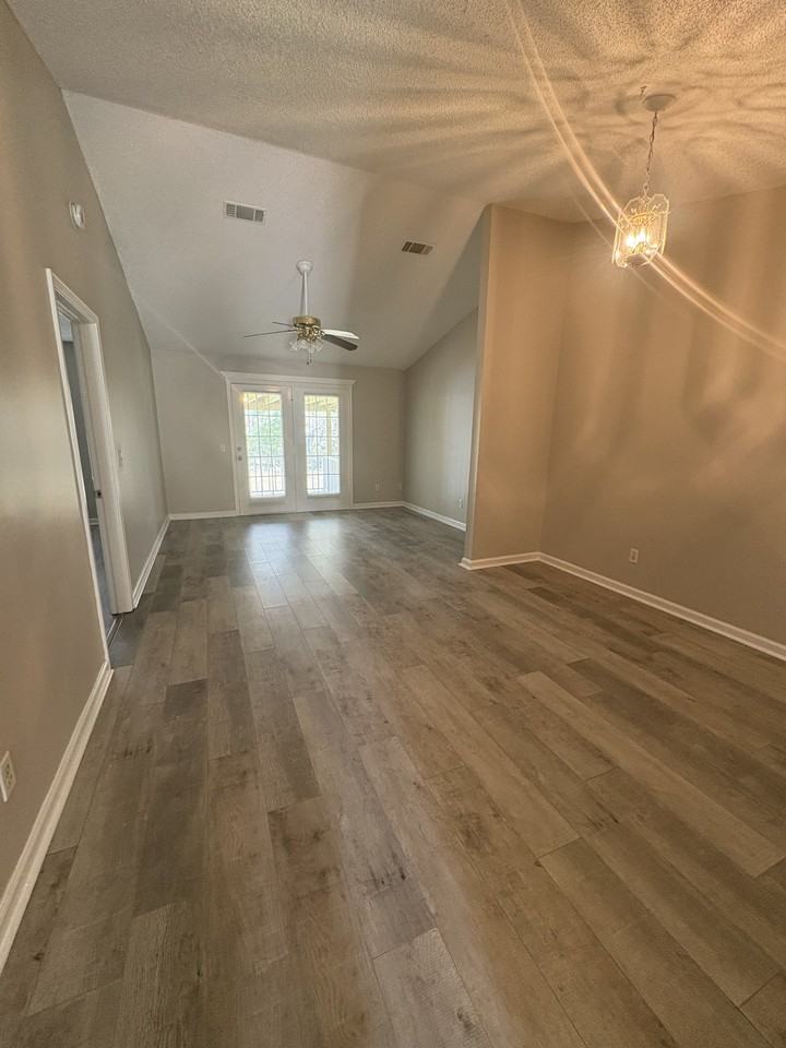 109 Drew Cir - Photo 4 of 20