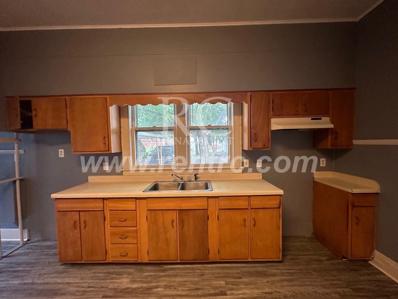 1117 N Gilbert St - Photo 3 of 18