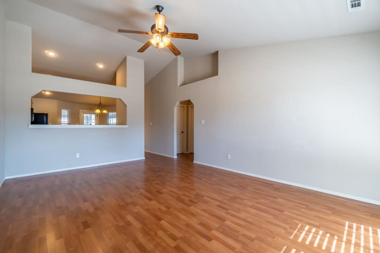 7827 Huntington Way - Photo 3 of 20