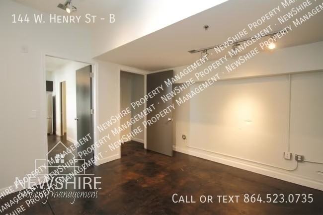 144 W Henry St #B - Photo 3 of 9