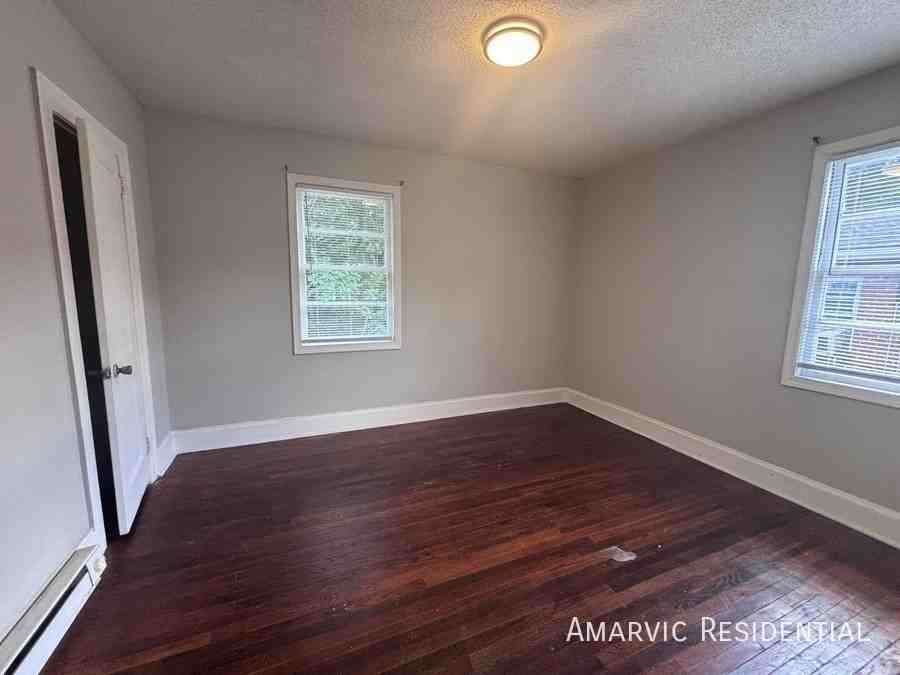 407 Dexter St - Photo 4 of 11