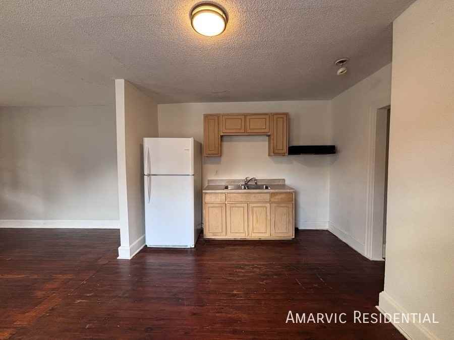 407 Dexter St - Photo 7 of 11