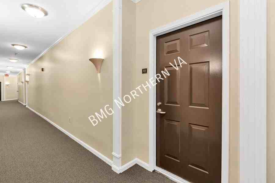 801 S Greenbrier St #422 - Photo 3 of 28