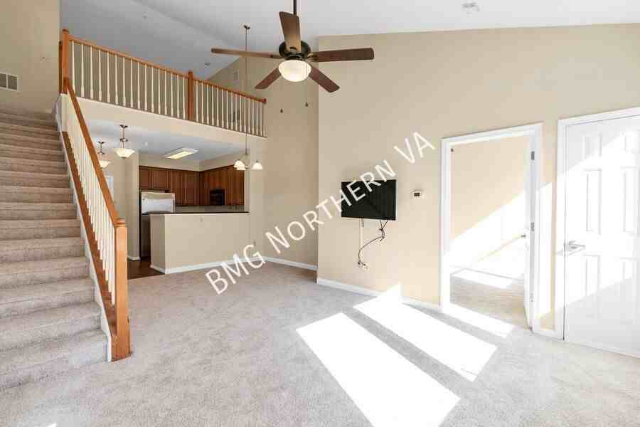 801 S Greenbrier St #422 - Photo 6 of 28