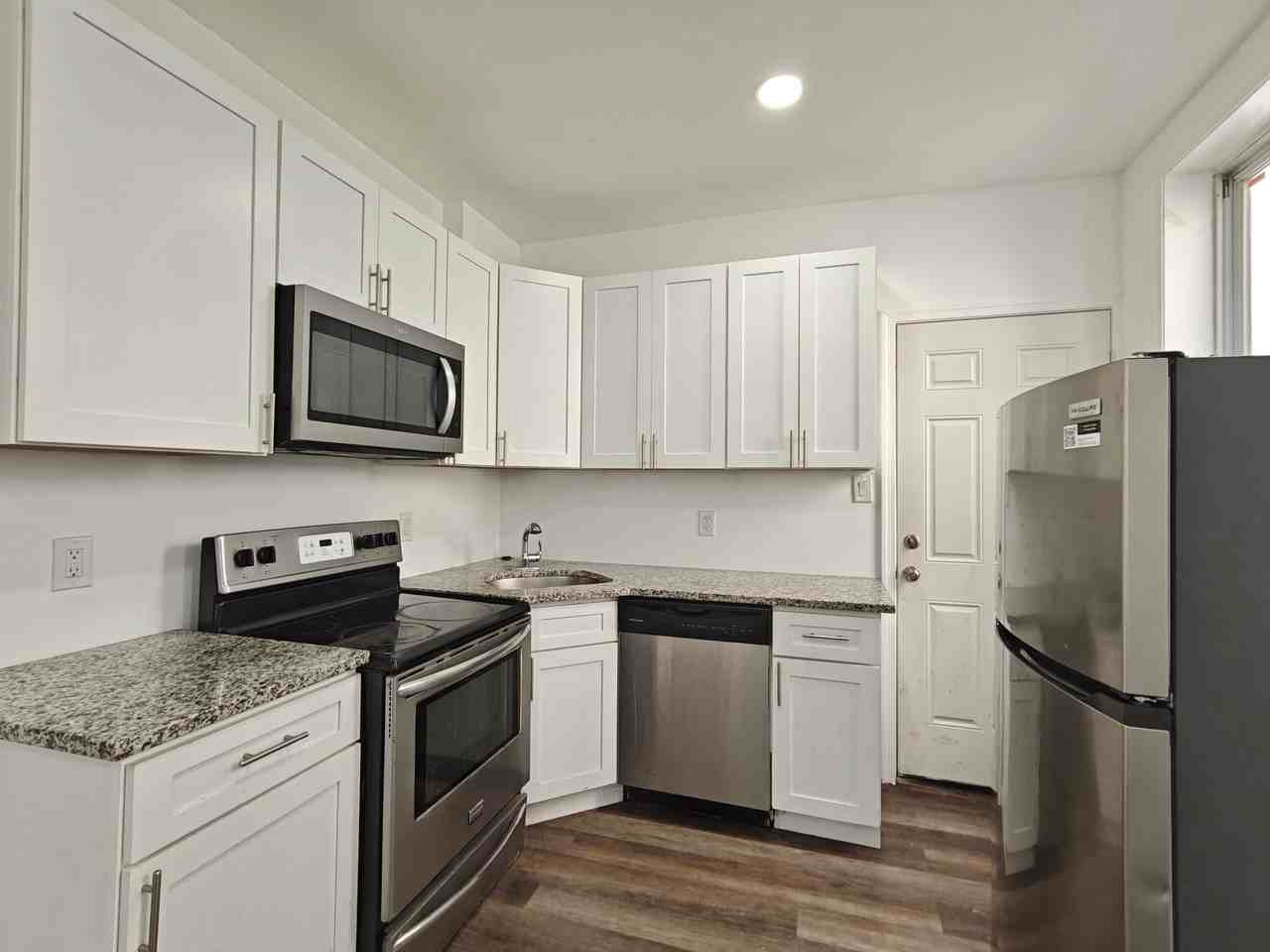 2424 N Bancroft St - Photo 2 of 6