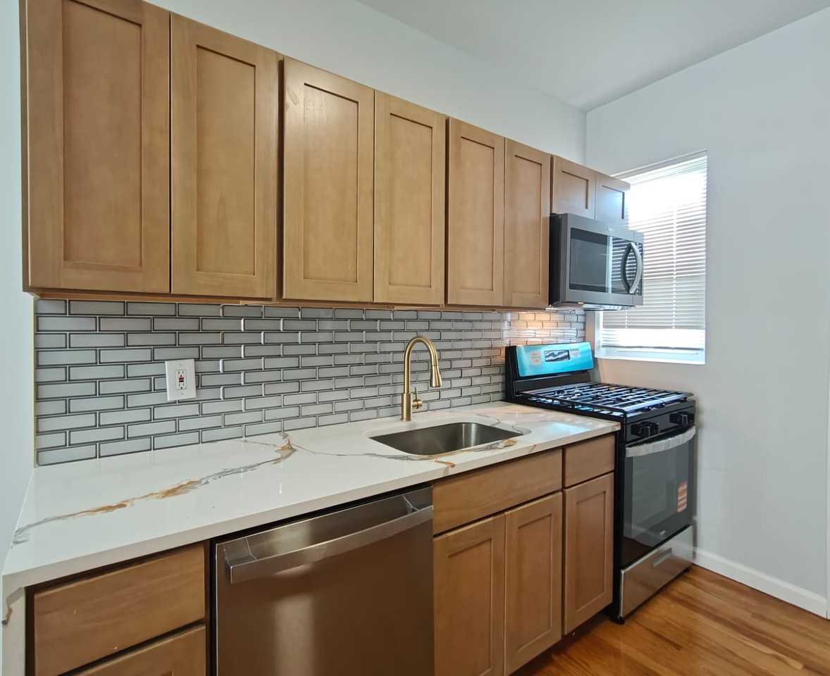 344 N Redfield St - Photo 4 of 14