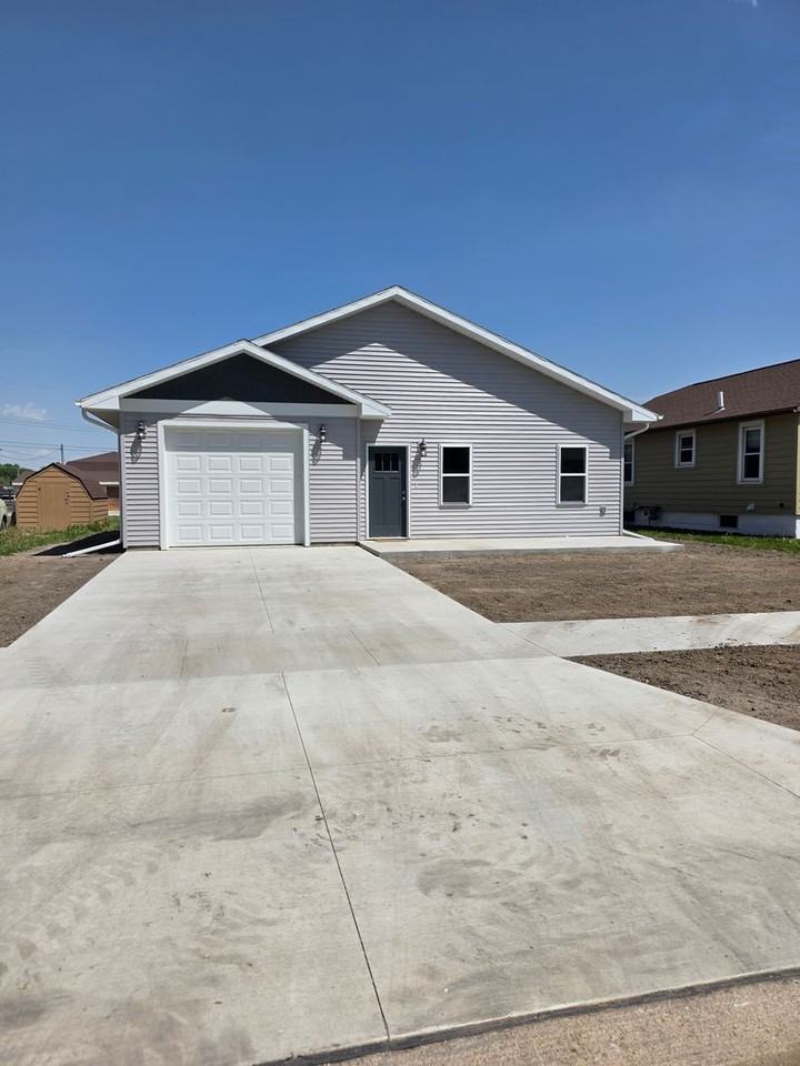 1004 N 7th St #B - Photo 2 of 12