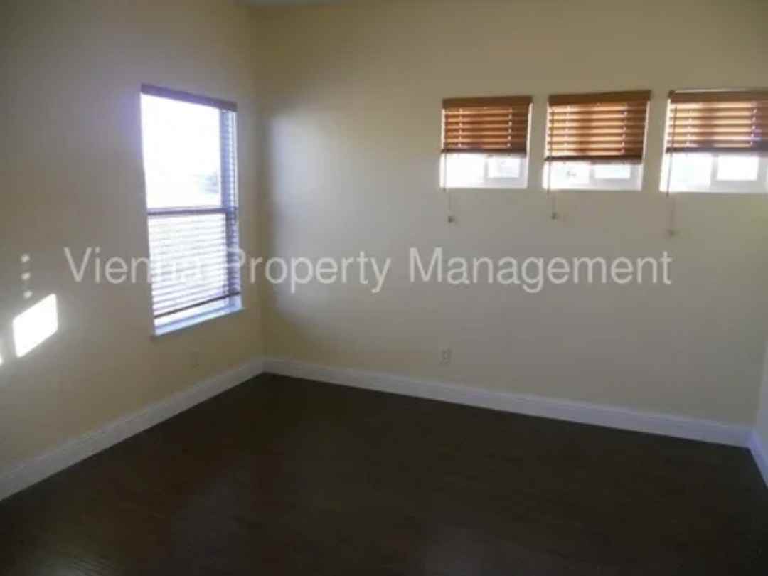 18 Striped Moss Ct #NA - Photo 2 of 10