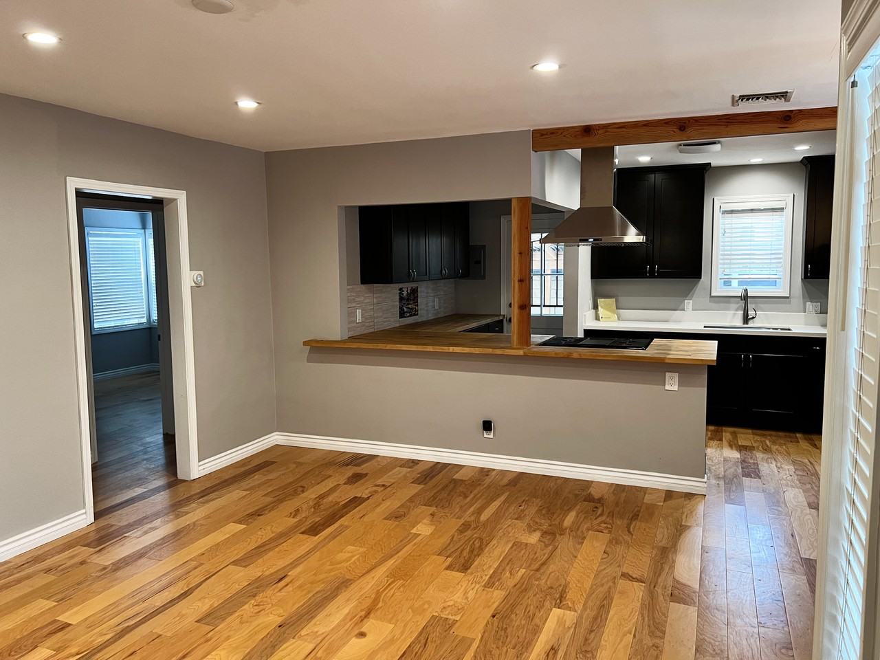 7019 Jamieson Ave #NA - Photo 7 of 30